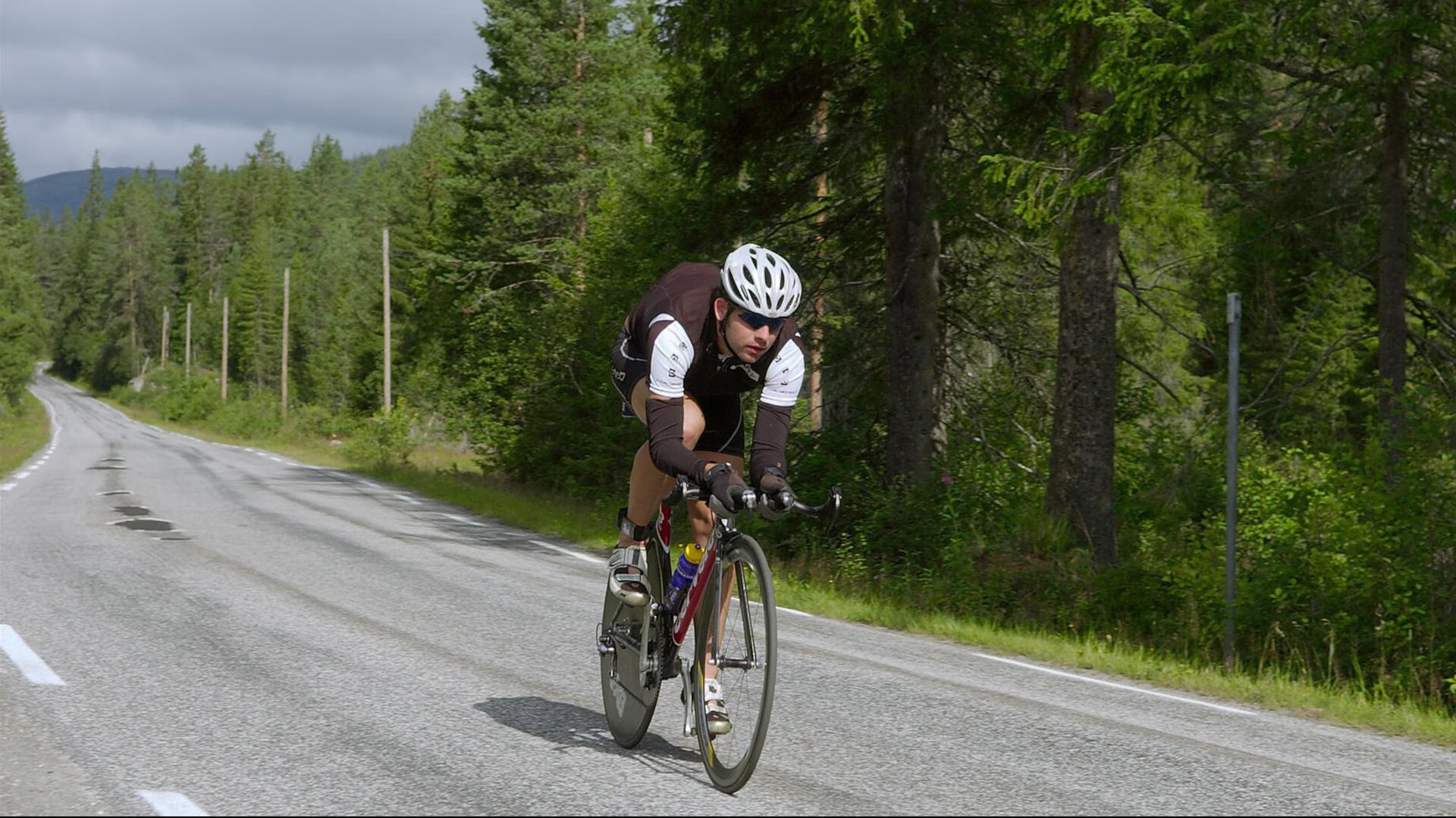 世界杯中国队迎战 球迷激情点燃全场，世界杯赛中国队
