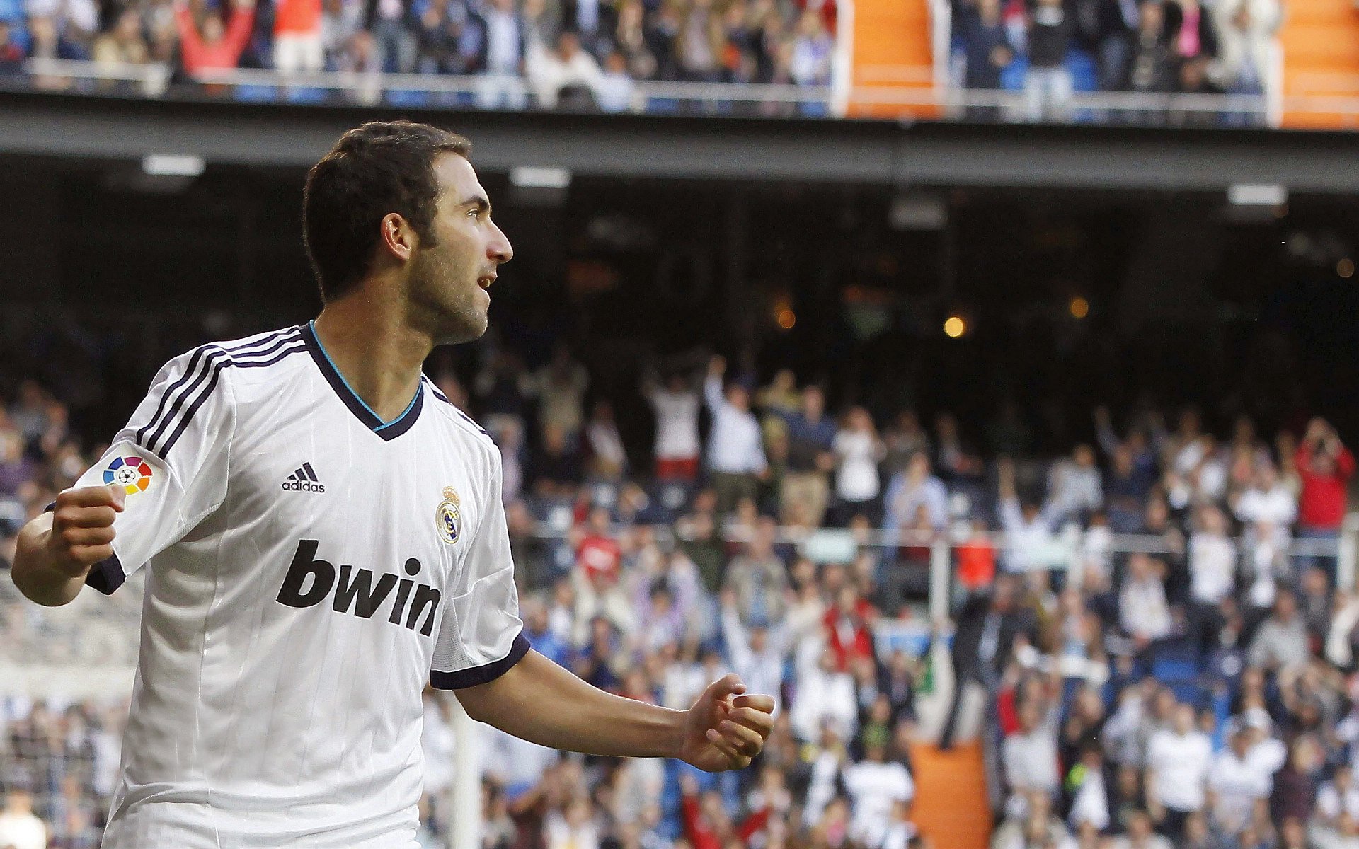 以球会友！欧冠赛场上的文化交流故事，欧冠文字解说